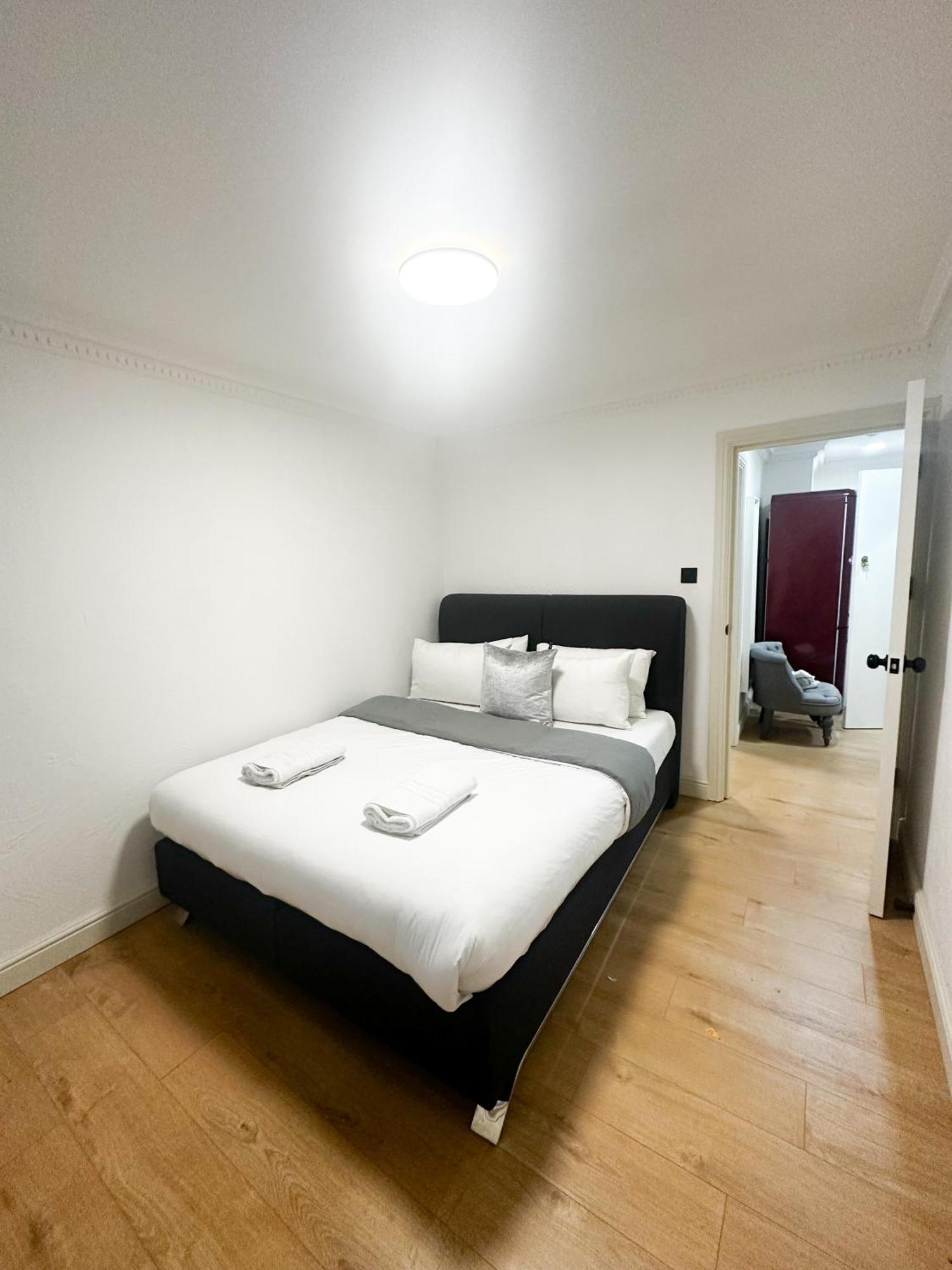 Flat 5 - In Aldgate Apartment *